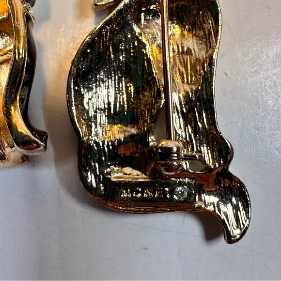2 vintage Monet brooches black enamel & pave rhinestone cats - Picture 4 of 7